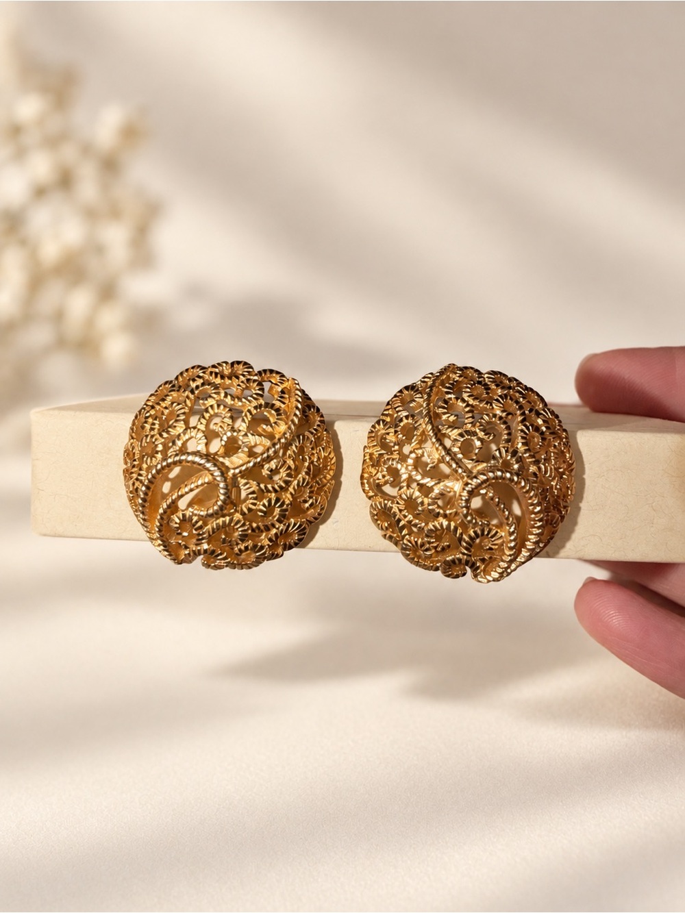 Vintage Crown Trifari Gold Tone Filigree Brooch & Clip Earrings 3-Piece Set - Picture 5 of 12